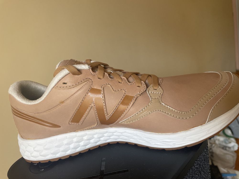 New balance  marimea 43