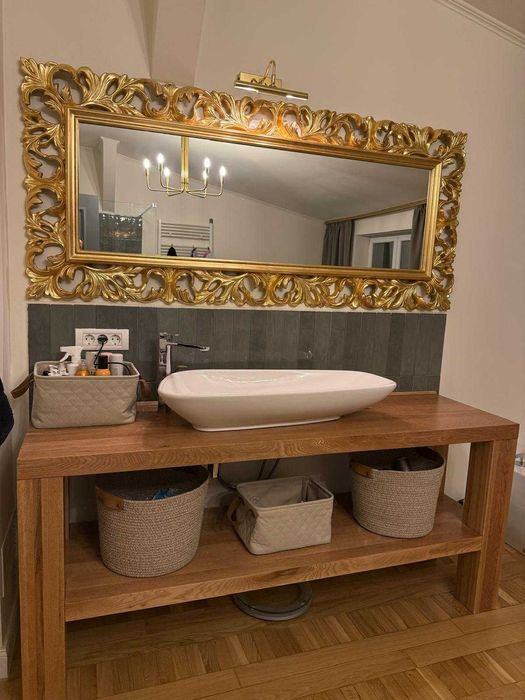 Mobilier din lemn masiv