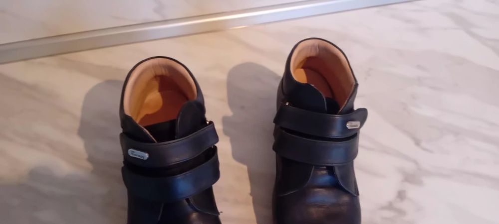 Дамски зимни боти от естествена кожа.