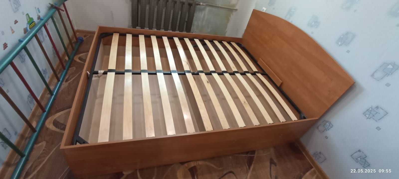 Продам двуспальную кровать