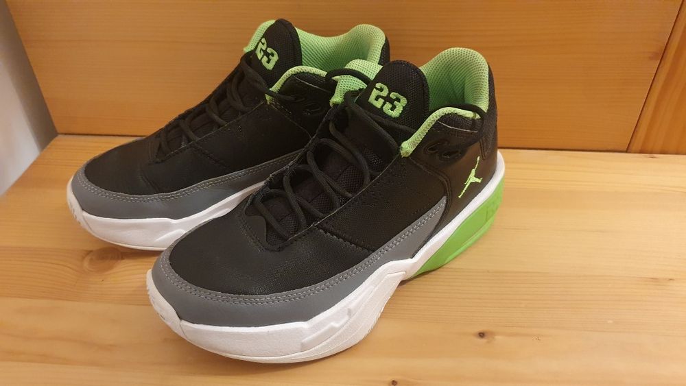 NIKE Air Jordan Max Aura 3 (GS) măsura 35.5