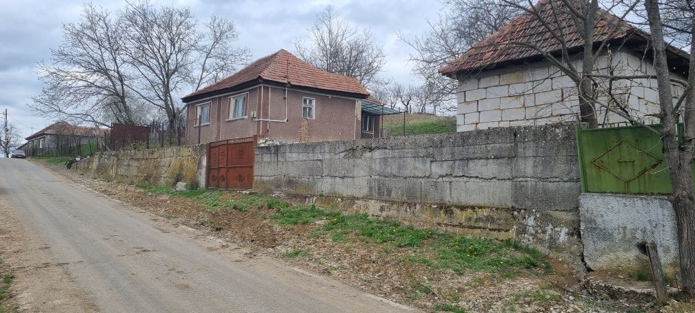 Teren intravilan cu casa veche în Betfia