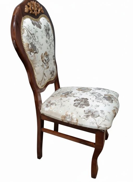 Zal uchun stullar sotiladi