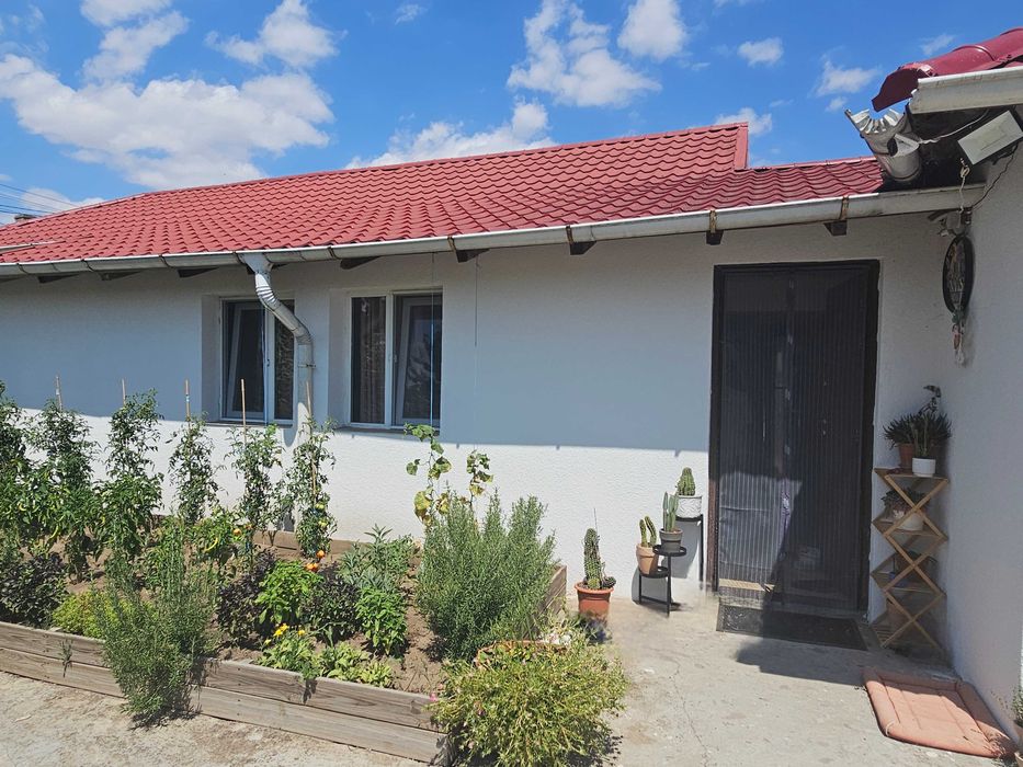 Casa cu teren de vanzare