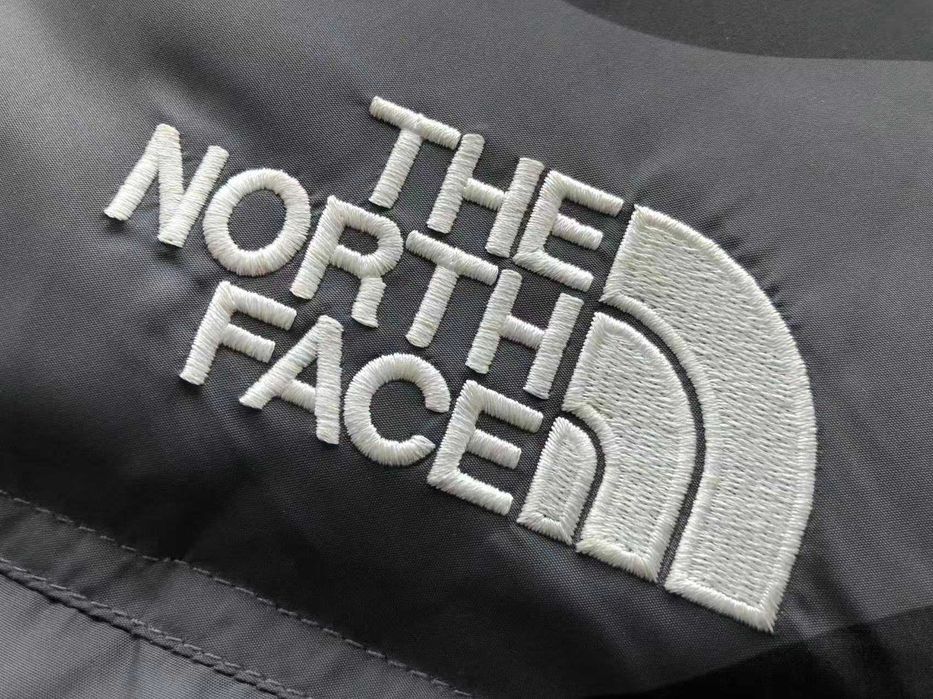 Geaca The North Face Kaws puffer noua