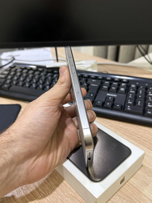 Продам iPhone 15 Pro Max 256GB Natural Titanium