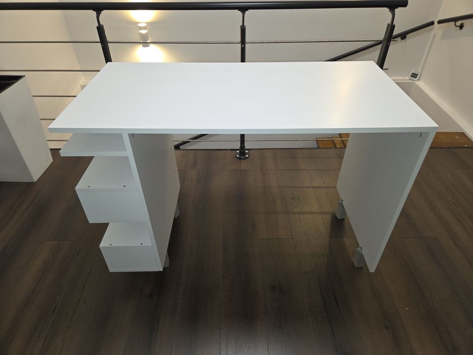 Se vinde birou pal + scaun ajustabil pe intalime