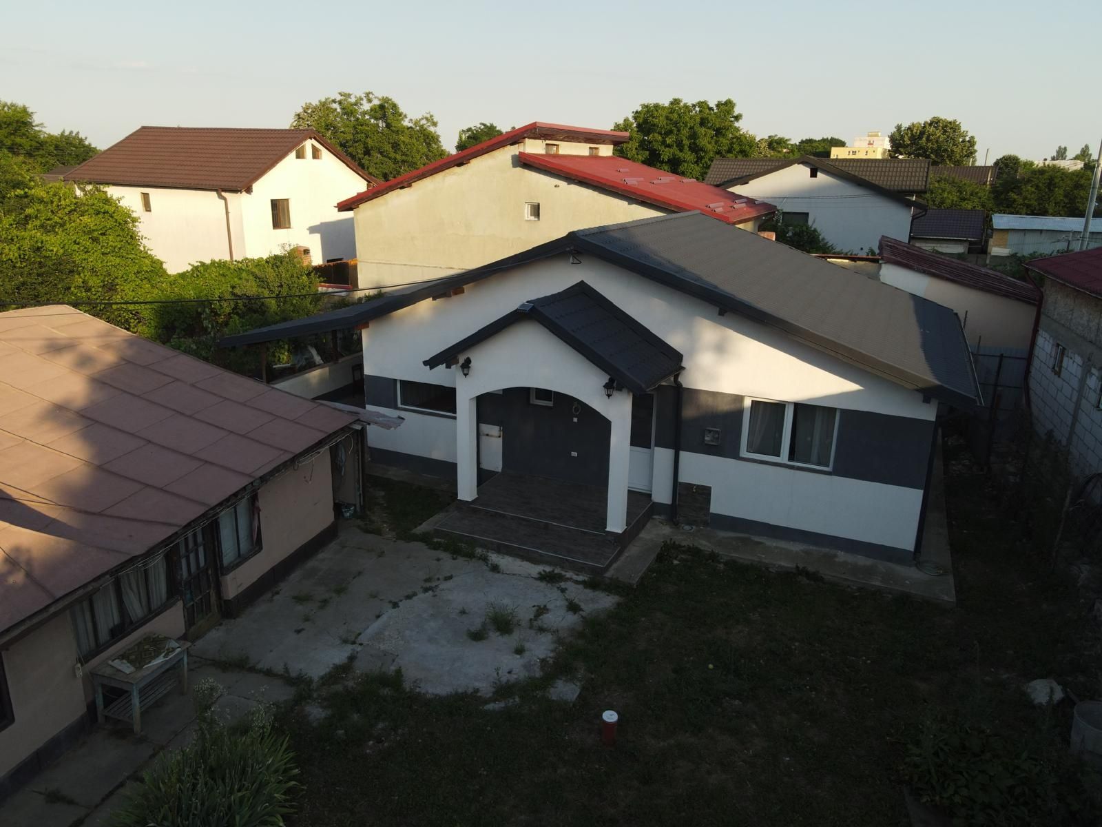 De vânzare casă  Ploiești suprafață casa 111mp suprafață teren 657mp.