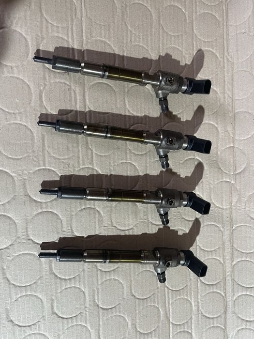 Injectoare Injector 1.6 TDI CAY CAYC Vw Passat B7 Tiguan Audi skoda