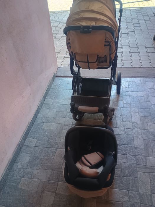 Cărucior + scoică pentru copii aproape nou.ofer bonus un scaun