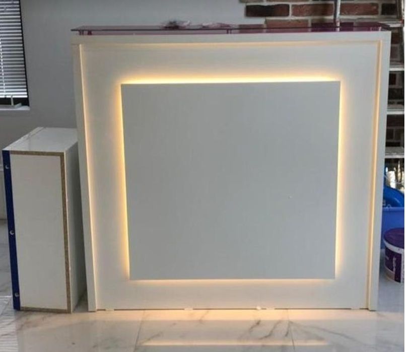 Ресепшн , стеллажи , рейлы , торговое  оборудование,столы в стиле лофт