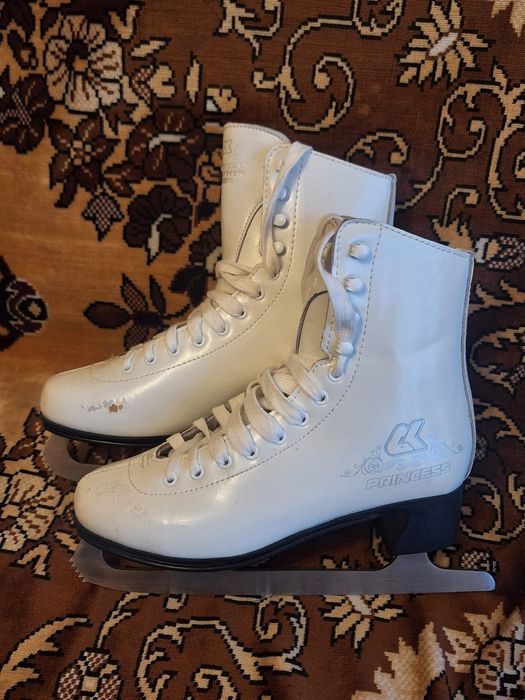 Женские фигурные коньки размер 36
