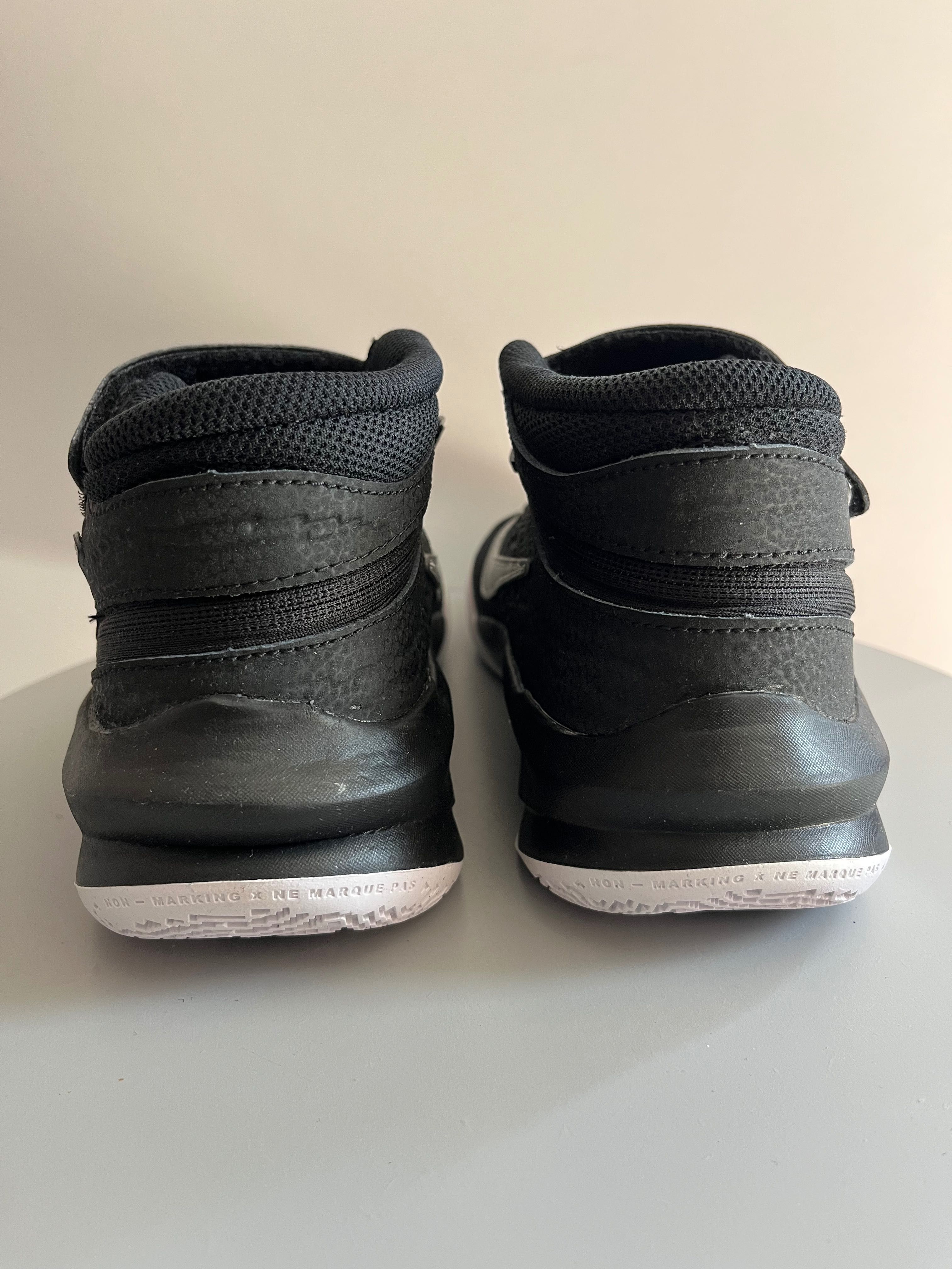 Маратонки Nike Hustle