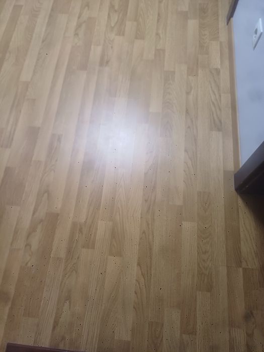 Parchet 8 mm, trafic intens în stare buna