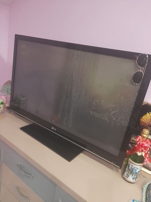 TV LG 116cm diagonala