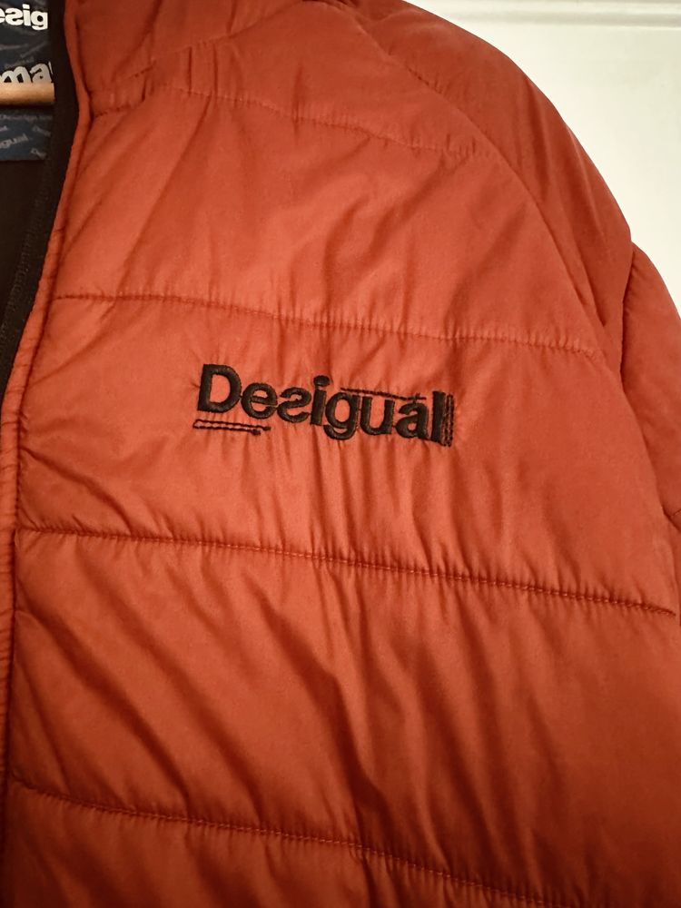 Geaca groasa , impermeabila , de la firma Desigual originala cu gluga