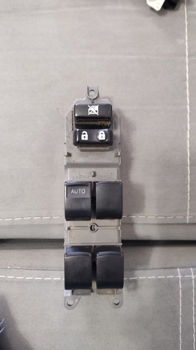 Конзола копчета, управление на стъклата