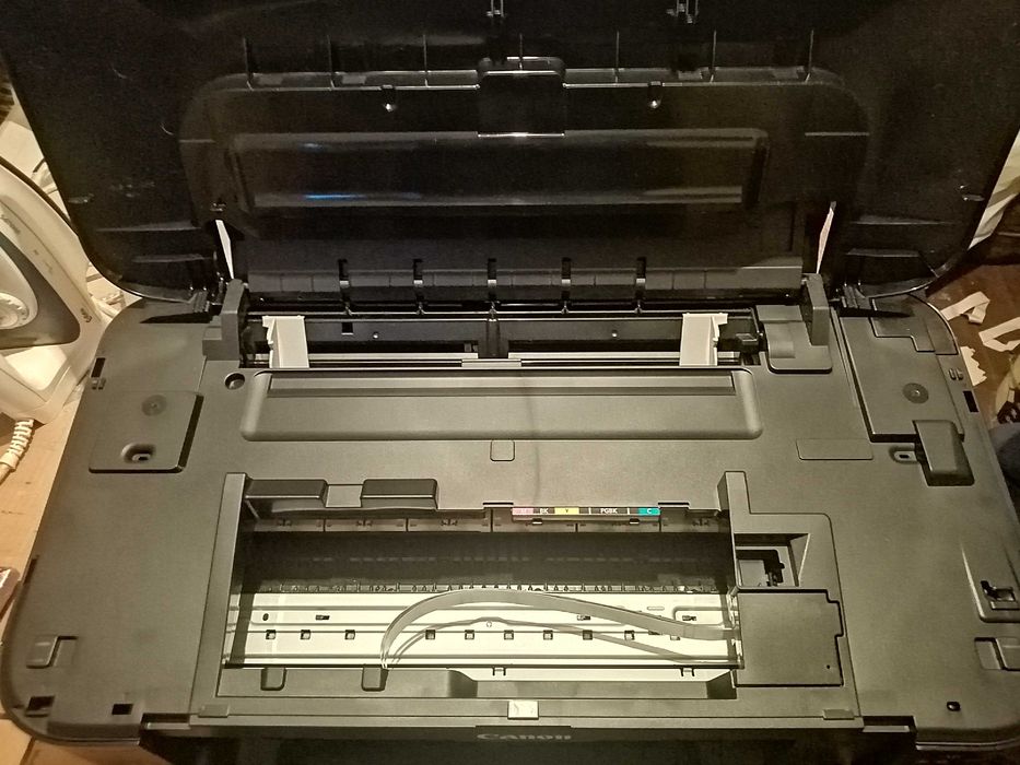 Продава  се чисто нов печат А2,А3 цветно,,черно бяло с пълнители