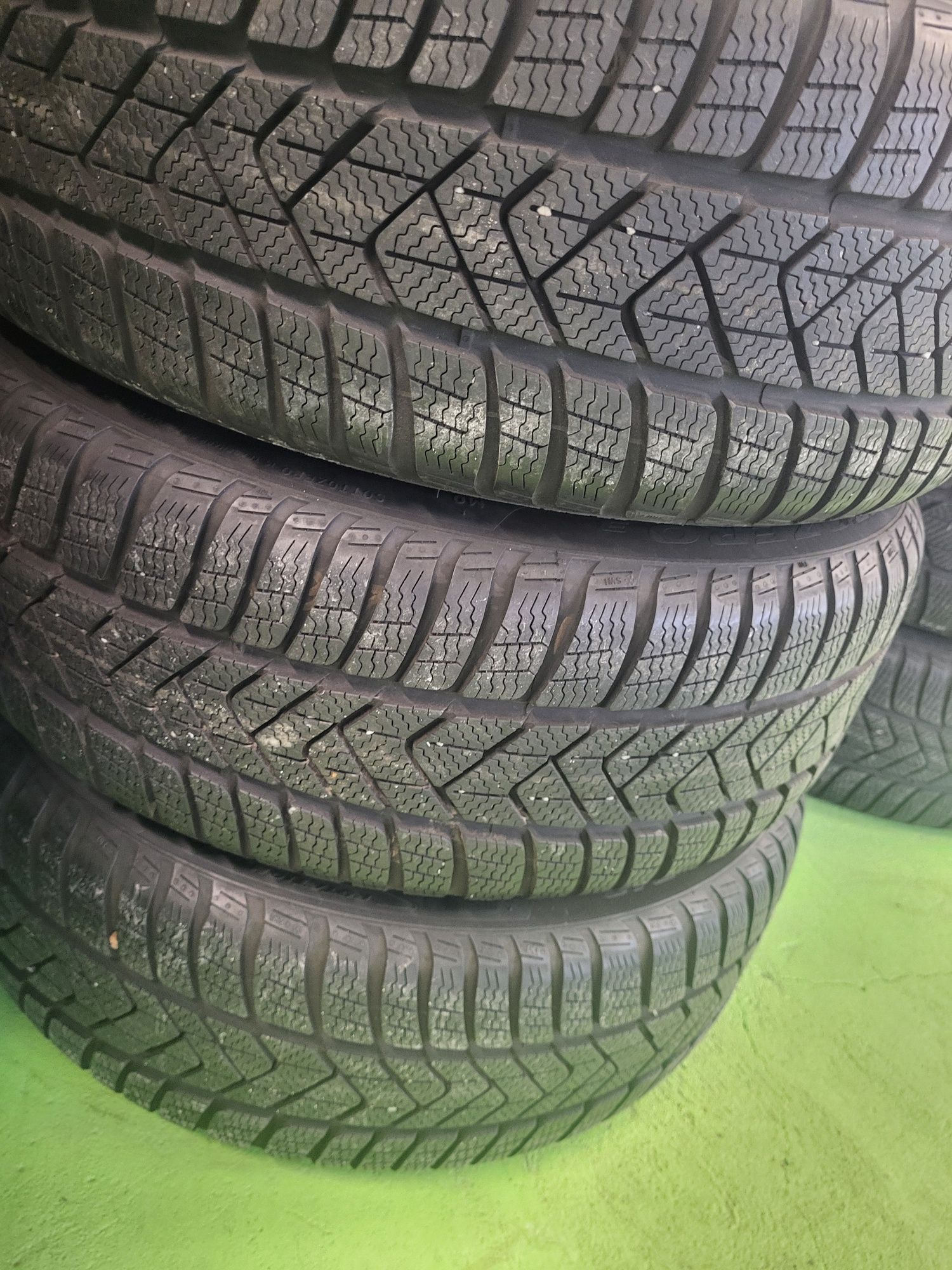 4 бр зимни  225/45/18 Pirelli