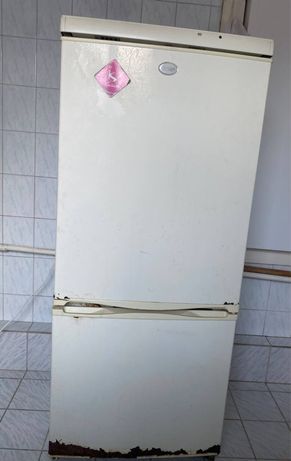 Продам Холодильник Б/У Snaige