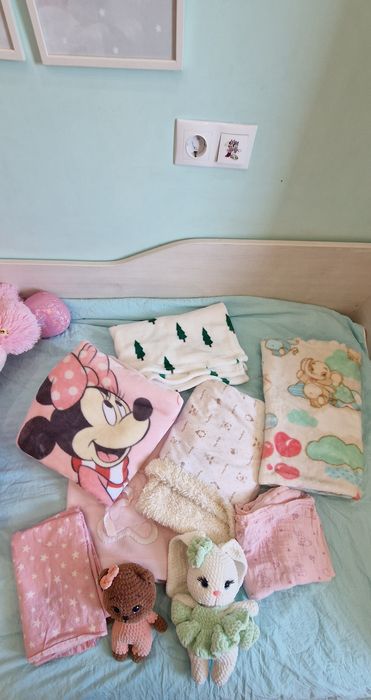 Бебешки плюшени одеалца и пелени