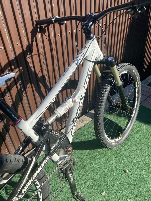 Bicicleta full suspension