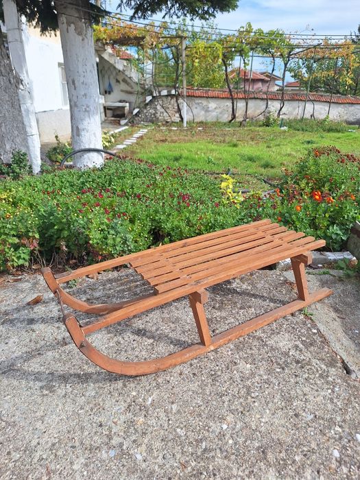 Дървена шейна, грижливо съхранена