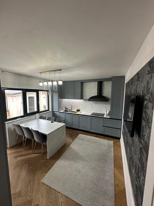 Apartament de lux zona centrala cu terasa inchisa utilata /mobilata
