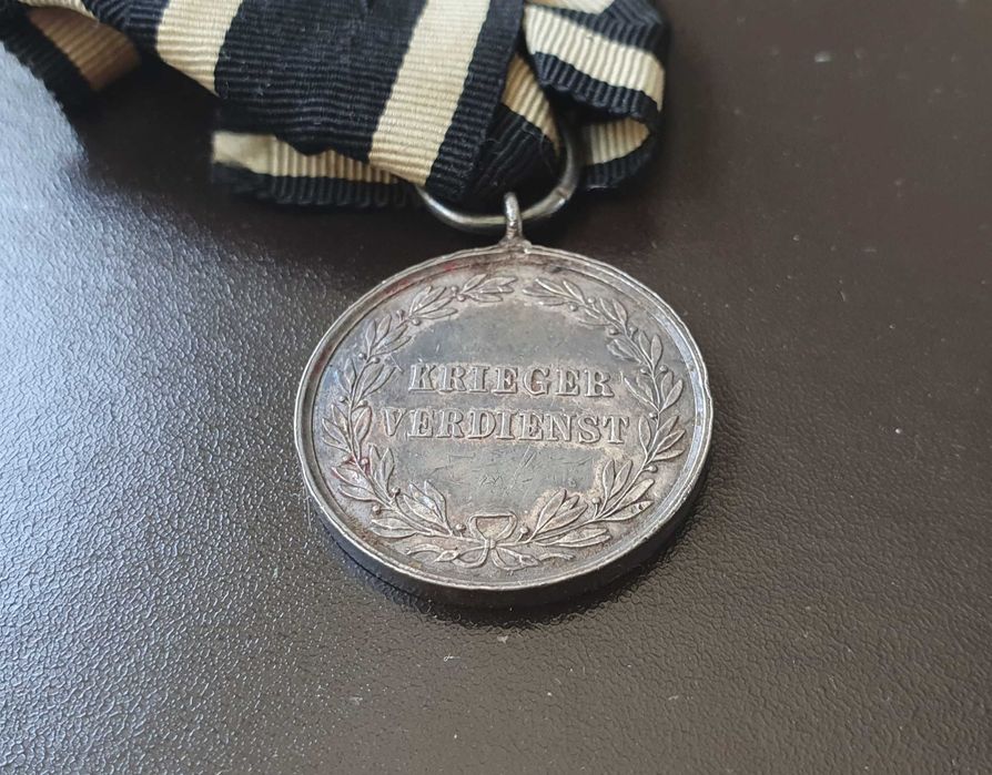 KRIEGER VERDIENST  Медал за храброст Прусия , 1873 година версия