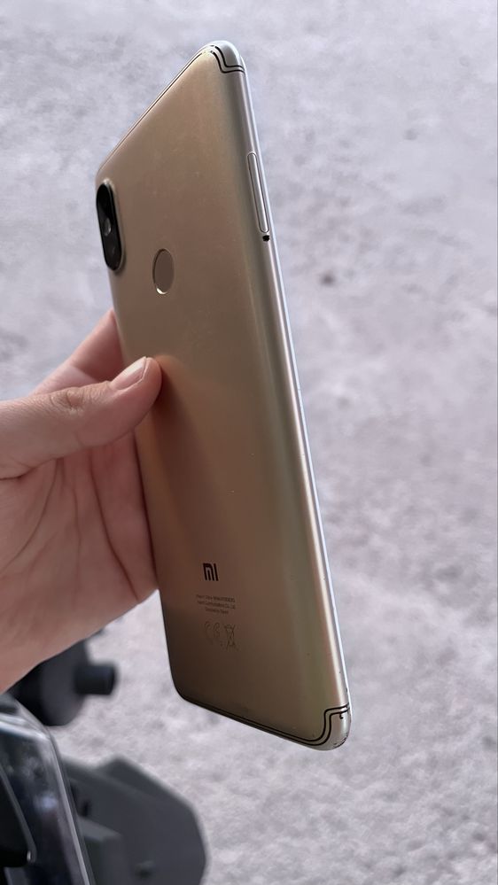 Redmi S2 sotiladi b/u