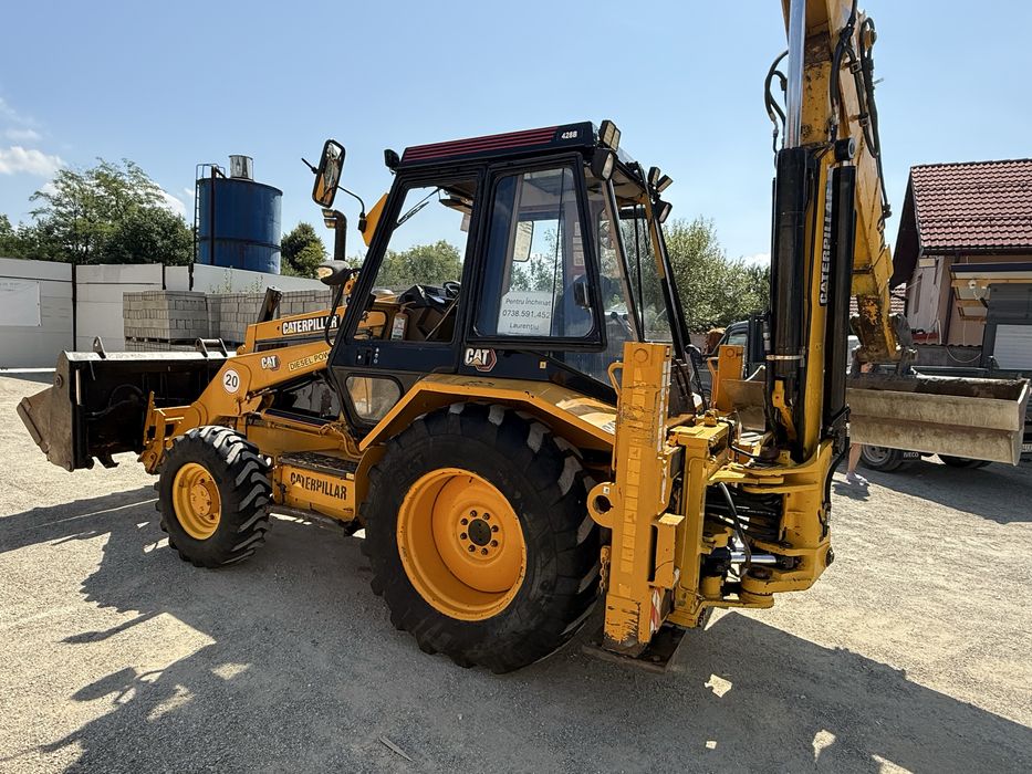 Buldoexcavator Caterpillar 428B 4x4 cu blocanti si 3 cupe