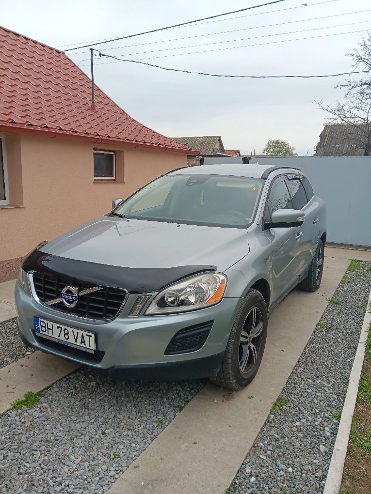 Vând volvo xc60 sau schimb cu auto sau teren dau diferență