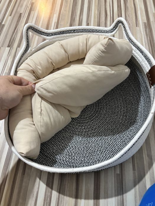 Cos pufos pentru pisici