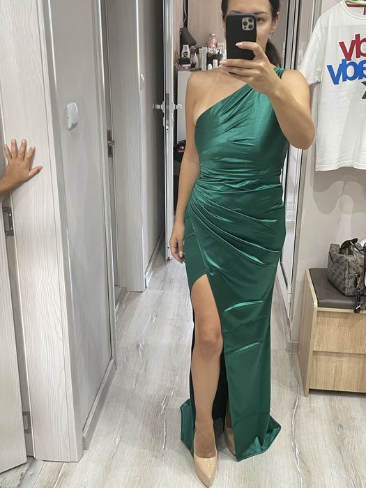 Елегантна рокля в зелено