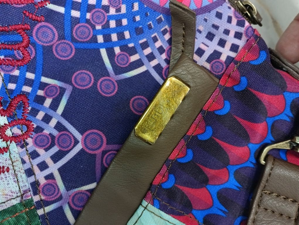 Desigual чантичка - 27 лв