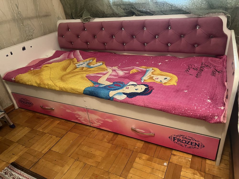 В идеальном состоянии детская кровать для девочки