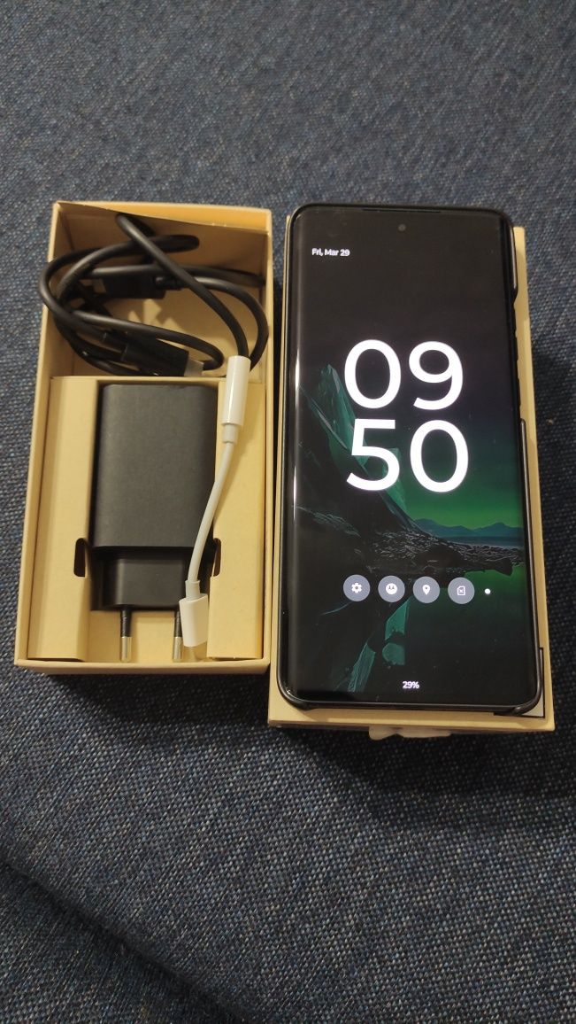 Продам Motorola Edge 40 neo 12/256 gb