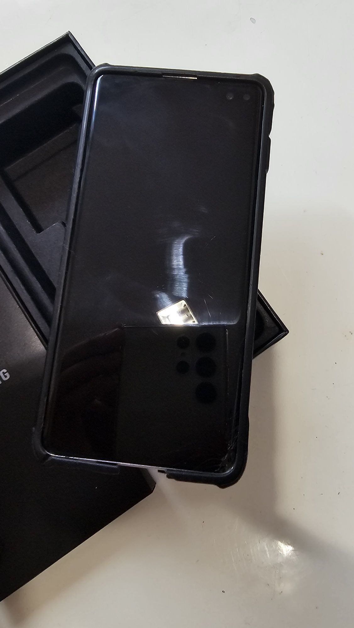 Samsung S10+ счупено стъкло
