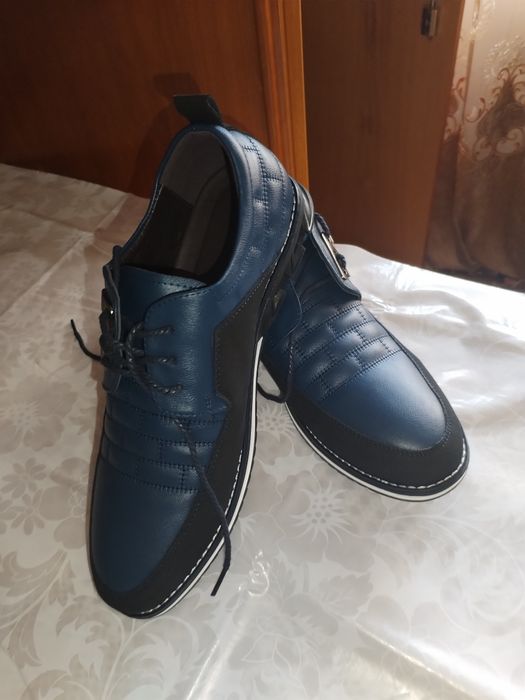 Vând pantofi de bărbați casual noi