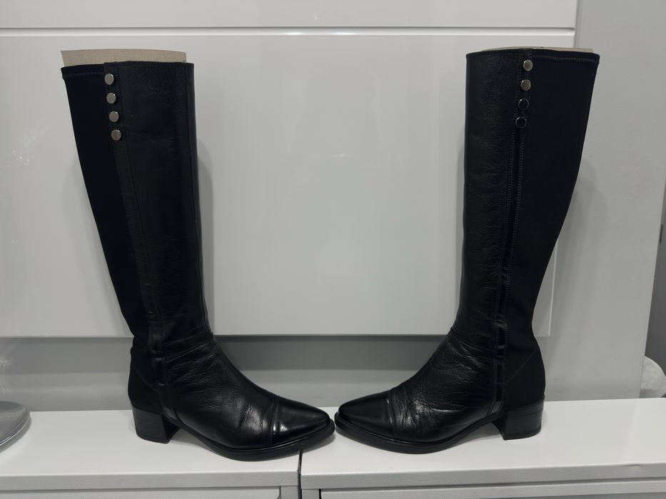 Черни ботуши