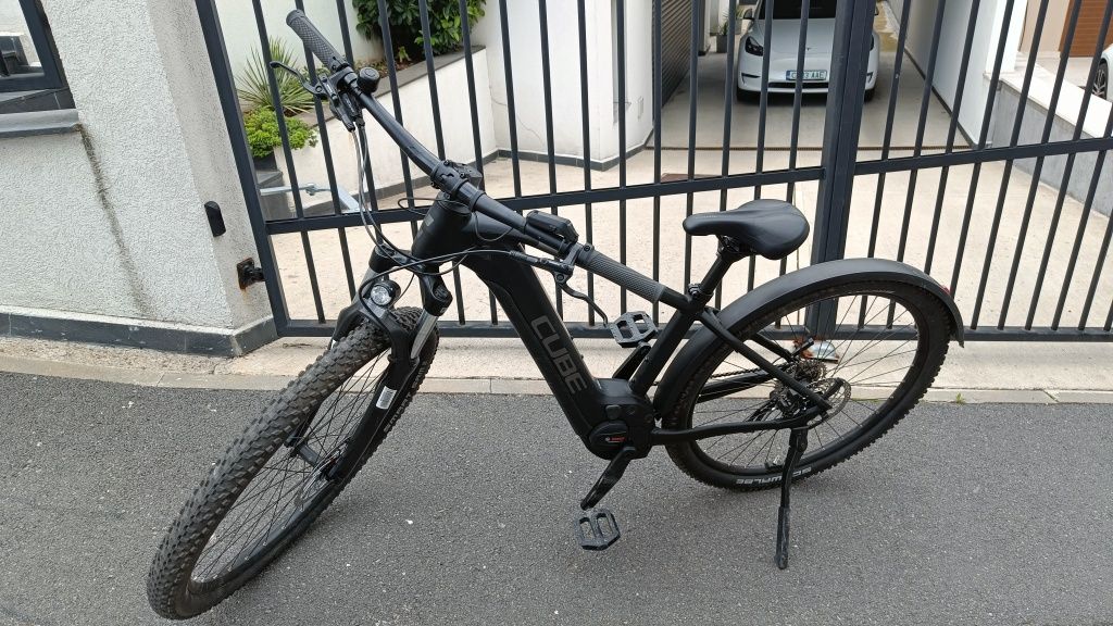 bicicletă electrică cube reaction Bosch