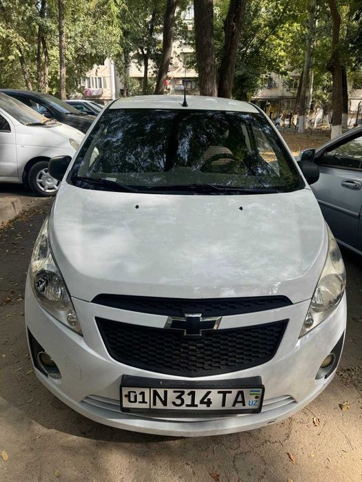 Продам Chevrolet Spark 2014 первая позиция — экономичный автомобиль