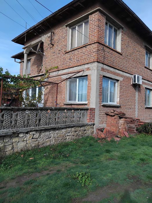 Продавам каща с.славяново