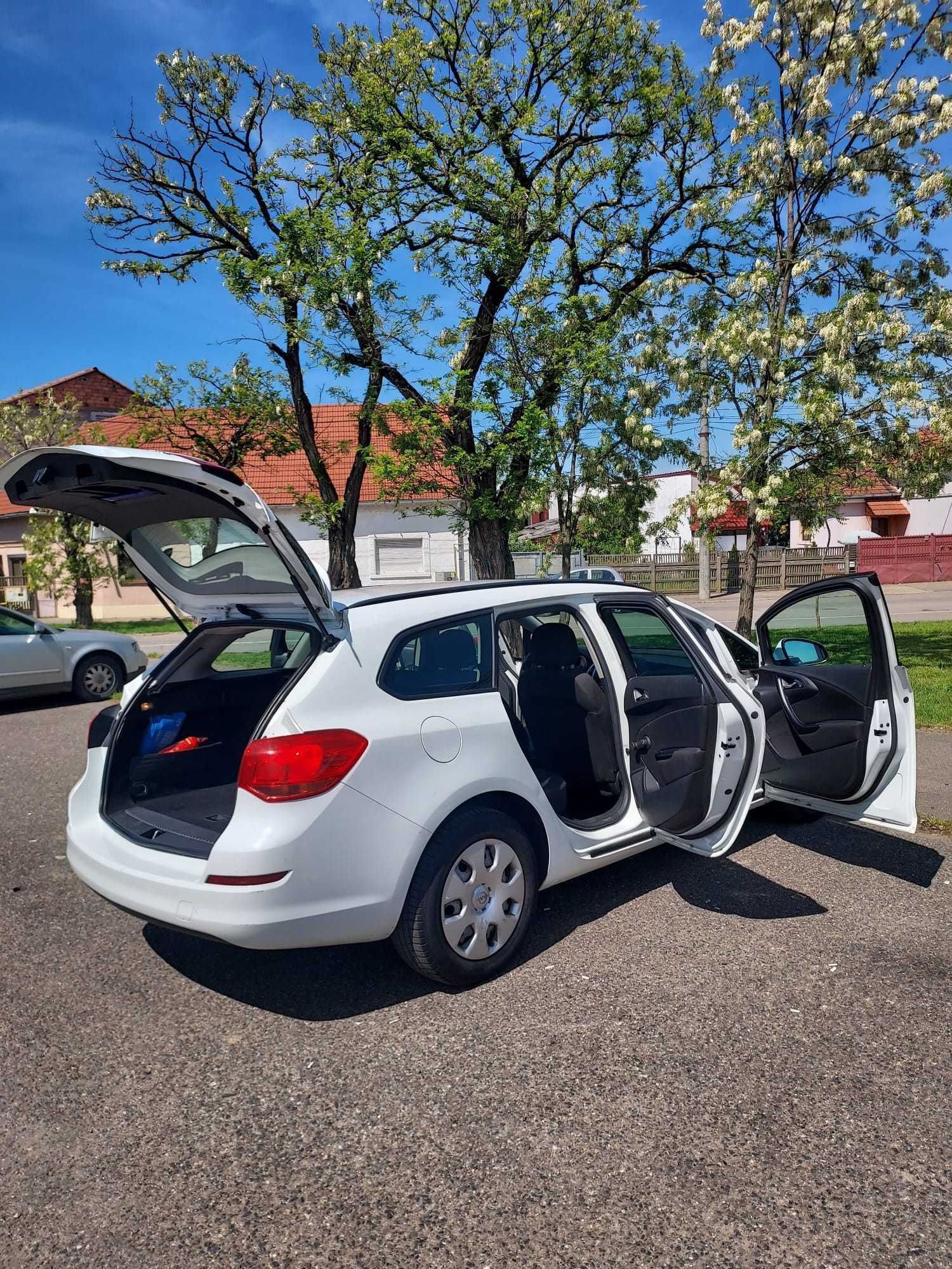 De Vanzare Opel Astra J 2012 Sports Tourer