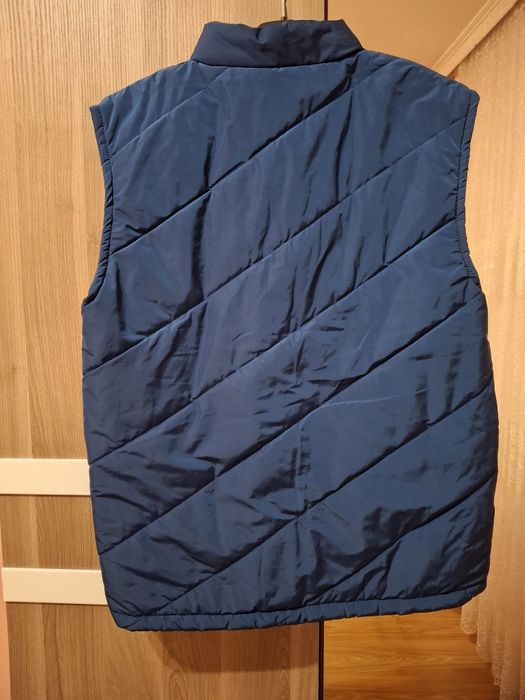 Дамски елеци 2 броя размер Л в цвят бяло и синьо нови.