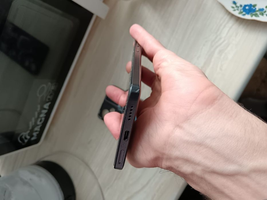 Poco f5 12/256 в отличном состоянии