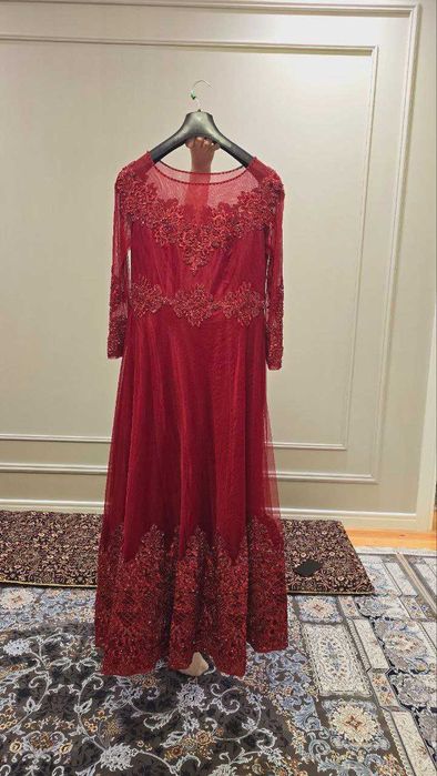 ПЛАТЬЕ ЖЕНСКОЕ и одно маленькое