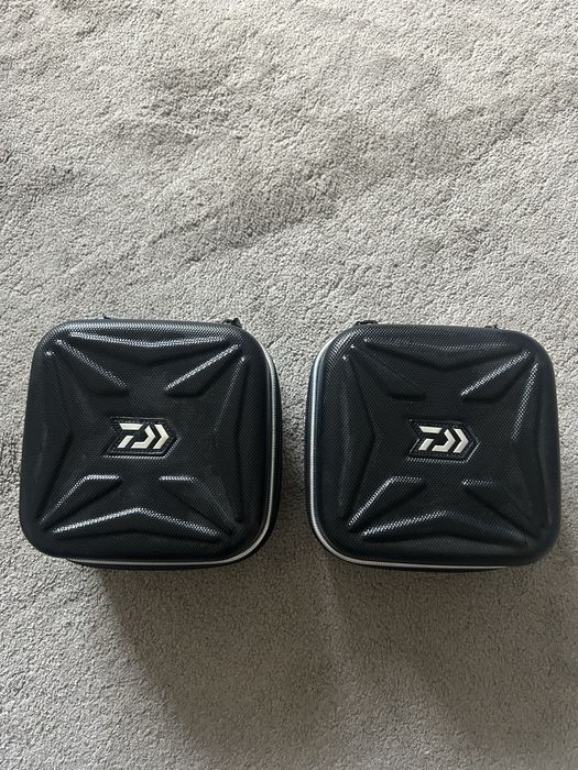 Husa semirigida pentru mulineta daiwa