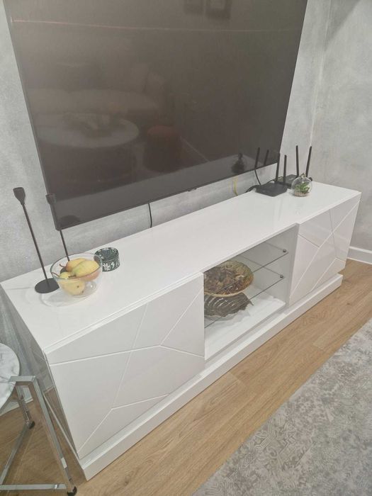 Шкаф за хол скрин и масичка