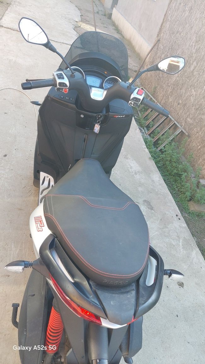 Vând Piaggio MP3